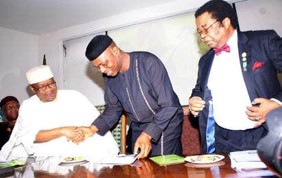 *Two Books titled 'Perspectives on Nigeria's National and External Relations: Essays in Honour of Professor Bolaji Akinyemi' and 'Nigeria and the World A. Bolaji Aknyemi Revisited' by Professor Bolaji Akinyemi, former External Affairs Minister were publicly presented at the Nigerian Institute of International Affairs, Lagos on Thursday. Pix from right Professor Bolaji Akinyemi, Author; Dr Olusegun Mimiko, Governor of Ondo State and Guest of Honour; General Ibrahim Badamosi Babangida, former President and Chairman of the Occassion and Major General Ike Nwachukwu (rtd) at the Book Presentation. Photo by Lamidi Bamidele