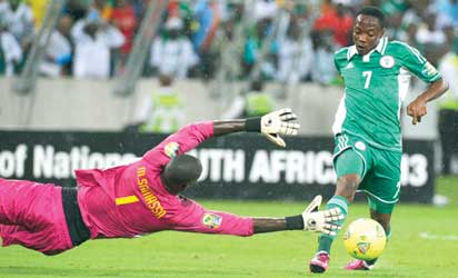 OUT OF REACH . . . Super Eagles forward Ahmed Musa (R) dribbles Mali’s goalkeeper Mamadou Samassa to score Nigeria’s 4th goal during their AFCON 2013 semi-final match in Durban. Nigeria won 4-1. Photo:AFP