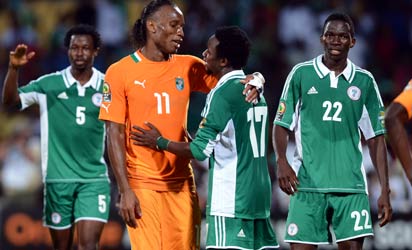 Ivory Coast's forward Didier Drogba (2ndL) congratulates Nigeria's midfielder Ogenyi Onazi (2ndR) at the end of the African Cup of Nation 2013 quarter final football match Ivory Coast vs Nigeria, on February 3, 2013 in Rustenburg. Nigeria won 2-1. AFP PHOTO 