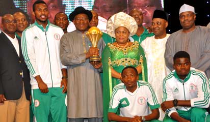 From left: Senate President David Mark; Captain of the Super Eagles, Joseph Yobo; President Goodluck Jonathan; his Wife Patience; Vice President Namadi Sambo and Speaker of the House of Representatives, Aminu Tambuwal during a reception in honour of the Super Eagles at the Presidential Villa Abuja on Tuesday night.
