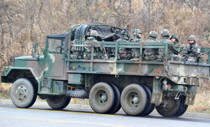 A truck with South Korean army soliders moves towards the border with North Korea near a military checkpoint in Paju on April 9, 2013. North Korean workers bocotted work after Pyongyang suspended operations of the complex, upping the pressure on Seoul in an escalating military crisis. AFP PHOT