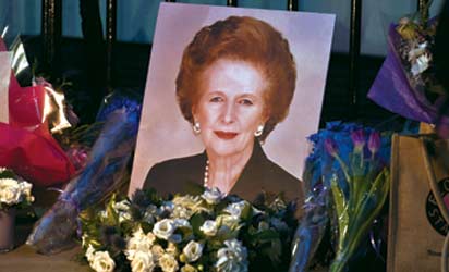 Flowers and mementos left by members of the public and admirers sit outside the home of former British Prime Minister Margaret Thatcher in central London on April 8th 2013. Former British prime minister Margaret Thatcher, the "Iron Lady" who shaped a generation of British politics, died following a stroke on April 8, 2013 at the age of 87, her spokesman said. AFP PHOTO