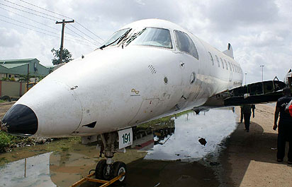 The aircraft at Sanya Bus stop along Oshodi - Apapa Expressway