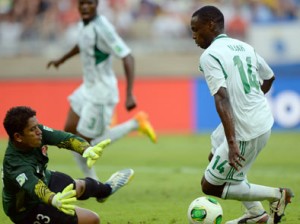 Tahiti's goalkeeper Xavier Samin dives for the ball as Nigeria's forward Anthony Ujah heads to the goal, during their FIFA Confederations Cup Brazil 2013 Group B football match, at the Mineirao Stadium in Belo Horizonte on June 17, 2013. Photo: AFP.
