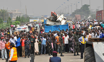 Above: The crowd, rescue operations and the traffic caused by the incident.