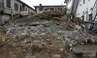Debris of the collapsed building. Photos: Biodun Ogunleye