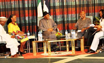 President Goodluck Jonathan (3rd l) answering questions from a panel of journalists during the Presidential Madia Chat at the Presidential Villa Abuja On Sunday (29/9/13).