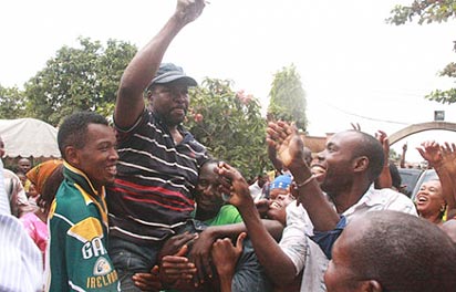 *Mike Ozekhome carried by supporters after his release