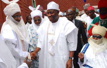CBN Governor Sanusi Lamido Sanusi; President Goodluck Jonathan and the Emir of Kano,Alhaji Ado Bayero during President Jonathan's visit to the Emir yesterday in Kano.