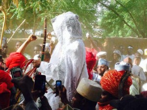 Sanusi surrounded by Royal Guards as he entered the palace