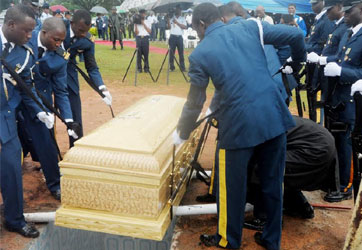 BURIAL PARTY LOWERING THE CASKET CONTAINING THE REMAINS OF FLT.-LT. AKWEKE NWAKILE WHO DIED IN AN AIRFORCE HELICOPTER CRASH AT BAMA IN BORNO ON JULY 21, AT THE NATIONAL MILITARY CEMETERY IN ABUJA ON FRIDAY (22/8/14). 4119/22/8/2014/COA/BJO/AIN/NAN