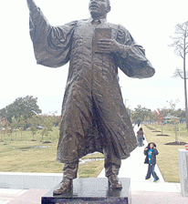 Martin-Luther-Statue,-Husto