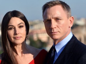 Italian actress Monica Bellucci and British actor Daniel Craig pose during a photocall to promote the 24th James Bond film 'Spectre' on February 18, 2015 at Rome's city hall. AFP PHOTO