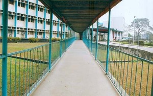 *Deserted corridor leading to the entrance of a main wing of the Lagos University Teaching Hospital, in Lagos as the strike called by the Joint Health Sector Unions persisted weekend. Photo: Sola Ogundipe
