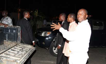 BLOCKED—Governor Chibuike Amaechi of Rivers State complaining of the police action, yesterday.