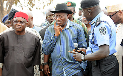Prseident Jonathan, Senate President david Mark and other at the scene of the blast at Nyanya , Abuja, Monday. Photo: Olamikan Olugbenga.