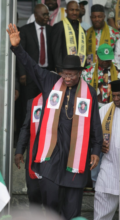 PRESIDENT GOODLUCK AKNOLEDGING CHEERS FROM HIS SUPPORTES