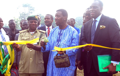 Pastor Enoch Adeboye, General Overseer, Redeemed Christian Church of God (m) cutting the tape flanked by DCP Abdul Mojeed Olaniran, Deputy Controller of Prisons, Maximum Security Prison, Kirikiri, Lagos (left) and Pastor Trevor Akindele, Pastor of City of David, RCCG during the 2014 Kirikiri Maximum Prison End-of-the-year service/commissioning of Solar Lights sponsored by City of David on Sunday. Photo: Lamidi Bamidele