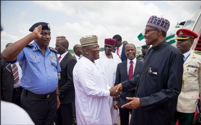 Buhari exchanges pleasantries from government officials as he arrives Abuja from the 70th UN General Assembly in New York, USA, on Wednesday