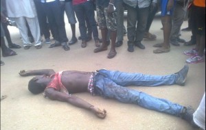An IPOB potester reportedly shot dead by one of the soldiers who shot into the air to disperse protesters at Ochanja, Onitsha, the commercial city of Anambra State, South-east Nigeria, during their 1 Million March, to call for the immediate release of their leader, Nnamdi Kanu. Kanu was arrested by the Department of State Services, DSS, on his way into Nigeria from UK