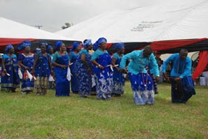 Members of Ogono-Jesus entertaining guests with dance steps. 