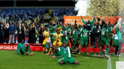 VINA DEL MAR, CHILE - NOVEMBER 08: The team of Nigeria celebrate after winning the FIFA U-17 Men's World Cup 2015 final match between Mali and Nigeria at Estadio Sausalito on November 8, 2015 in Vina del Mar, Chile. (Photo by Martin Rose - FIFA/FIFA