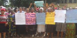 Nkpor Main Market, Idemili North Local Government Area of Anambra State market women protesting over N30, 800 tax, at Ogidi, yesterday.