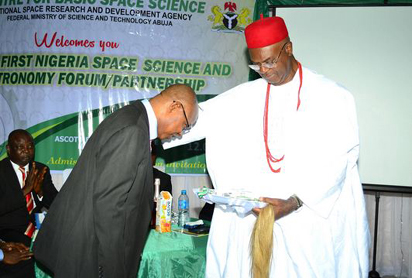 Obi of Onitsha Igwe Alfred Ugochukwu Achebe praying for the director of the centre, Prof Fidelis Opara during the event.