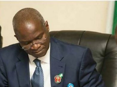 fashola FG commissions Apo capacitor bank to power 7,000 households