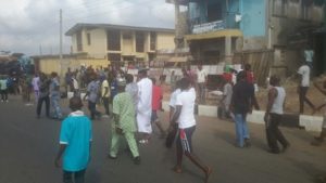 Voters in hot chase of a party supporter who allegedly tried to buy votes with money