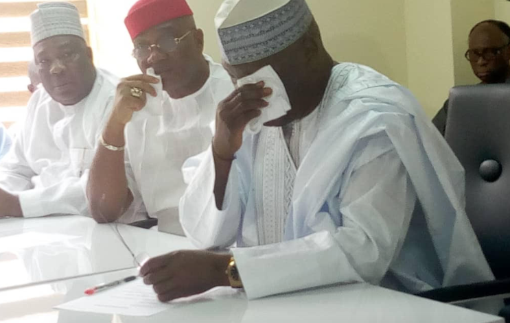 Screen Shot 2018 08 31 at 16.05.49 Photo: Atiku sobbing at his Campaign Headquarters