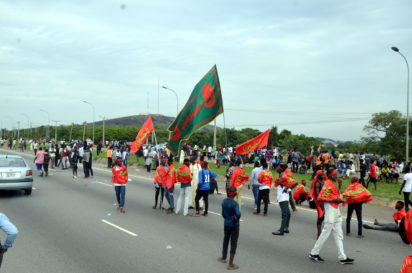 Kubuwa Road Protest of El zakzaky 6 e1540838536580 Shi'ites Protest : Police beefs up security around Aso Rock