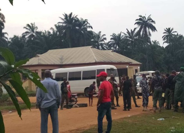 bus Breaking: Akpabio storms Essien Udim collation centre