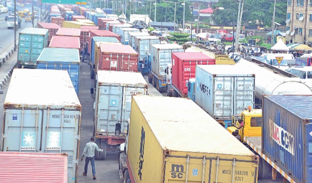 Apapa gridlock: Lagos to takeover traffic management from Presidential Taskforce