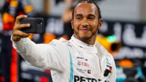 Lewis Hamilton donates to Australia fire