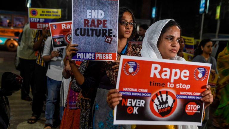 Indian rape victim set on fire on her way to court