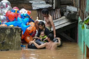 Indonesia's family evacuate home