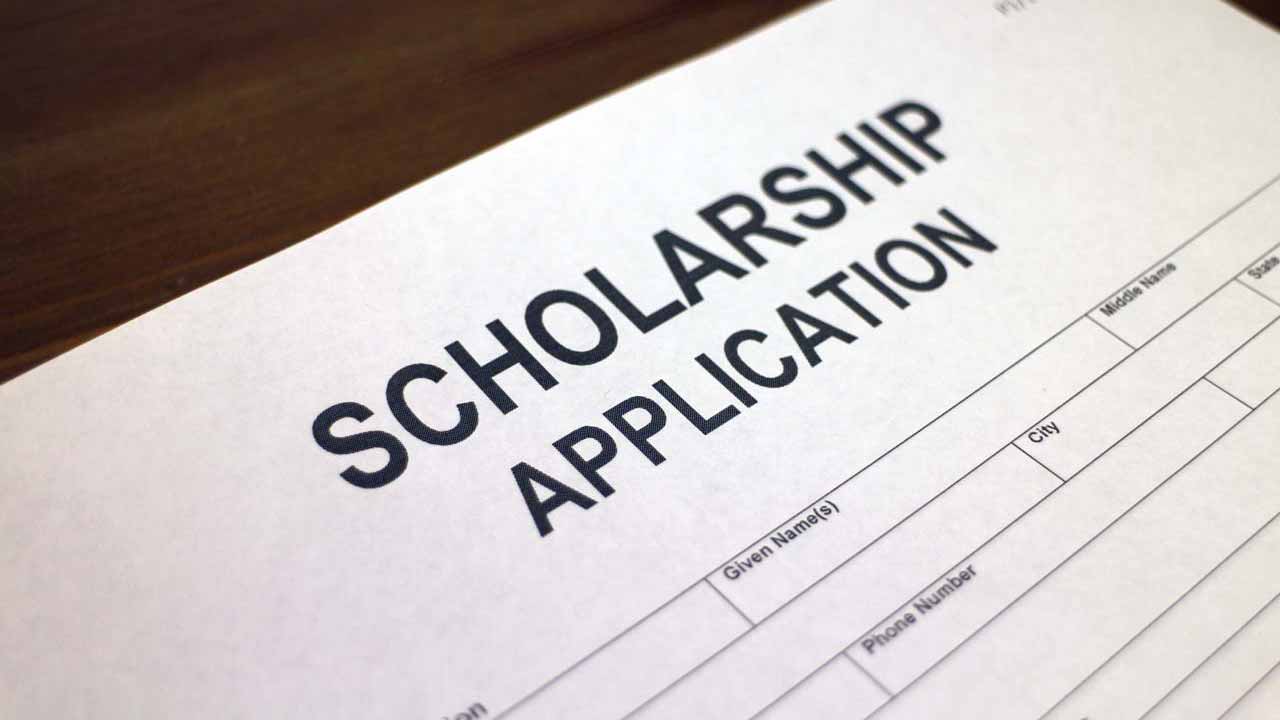 A chieftain of the All Progressives Congress, APC, in Oyo State, Mr. Aremu Olaide Olalere, on Friday, awarded scholarship worth N200,000 to 10 indigent students in Ibadan North-East Local Government Area of the state in commemoration of his mother’s 75th birthday.