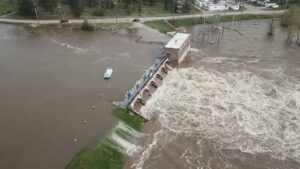 Michigan evacuates thousands residents as two dams fail in US