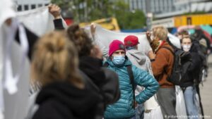 Thousands rally against Spain coronavirus response, urge PM to quit
