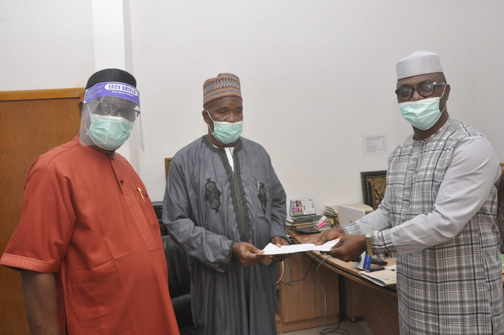 Forum of retired Heads of Service, Permanent Secretaries donate N500,000 to Edo COVID-19 fund