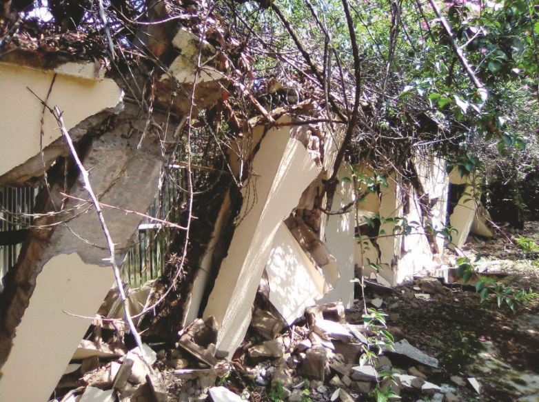 ENSG demolishes sinking three-storey building in Enugu