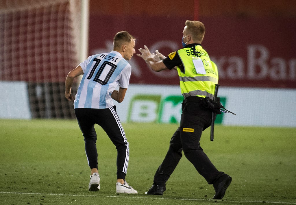 Pitch Invader, Barcelona