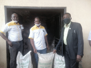 Lagos donates 15 trailers of grains to poultry farmers