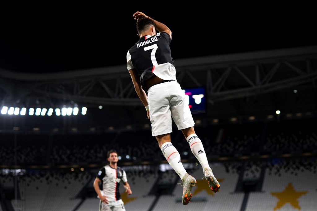 Ronaldo scores to help Juventus clinch ninth consecutive Serie A title