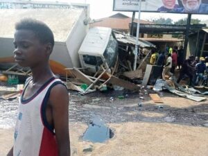 Sad Saturday as diesel truck crushes pregnant woman, her 2 children, 3 others to death in Ondo