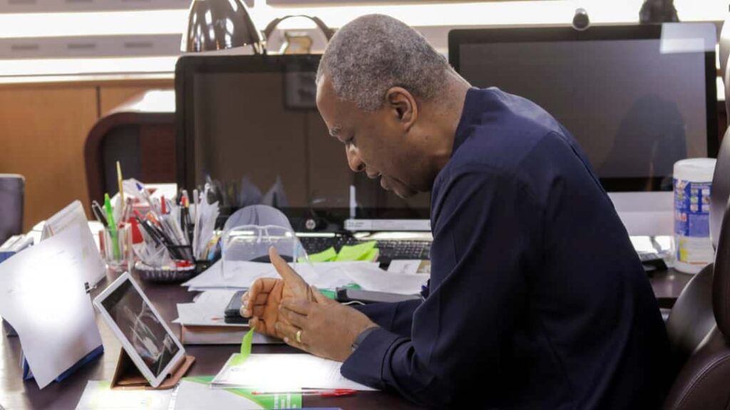 Foreign Affairs Minister, Onyeama revalidates APC membership