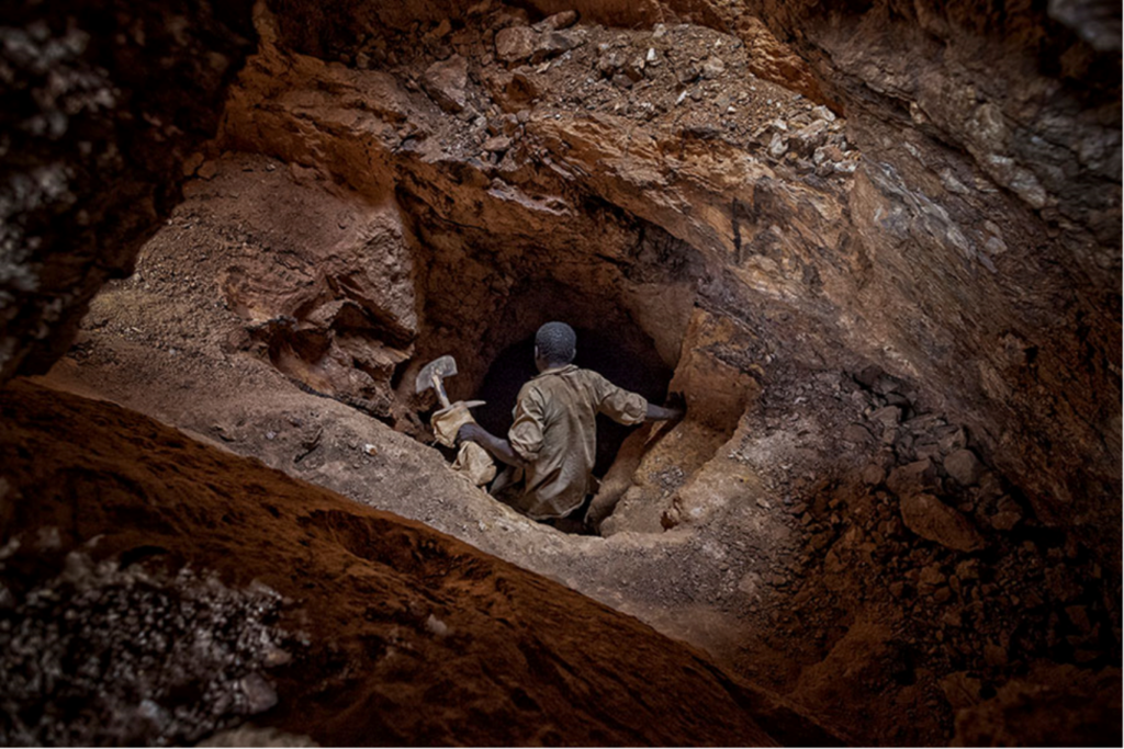 Investor expresses interest in Nigeria’s Gold industry, signs agreement with FG