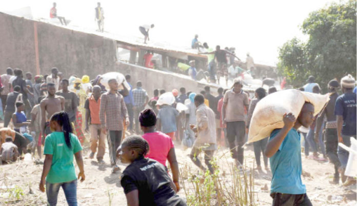 #EndSARS: Protesters break into warehouse in Abia, loot bags of fertilizers