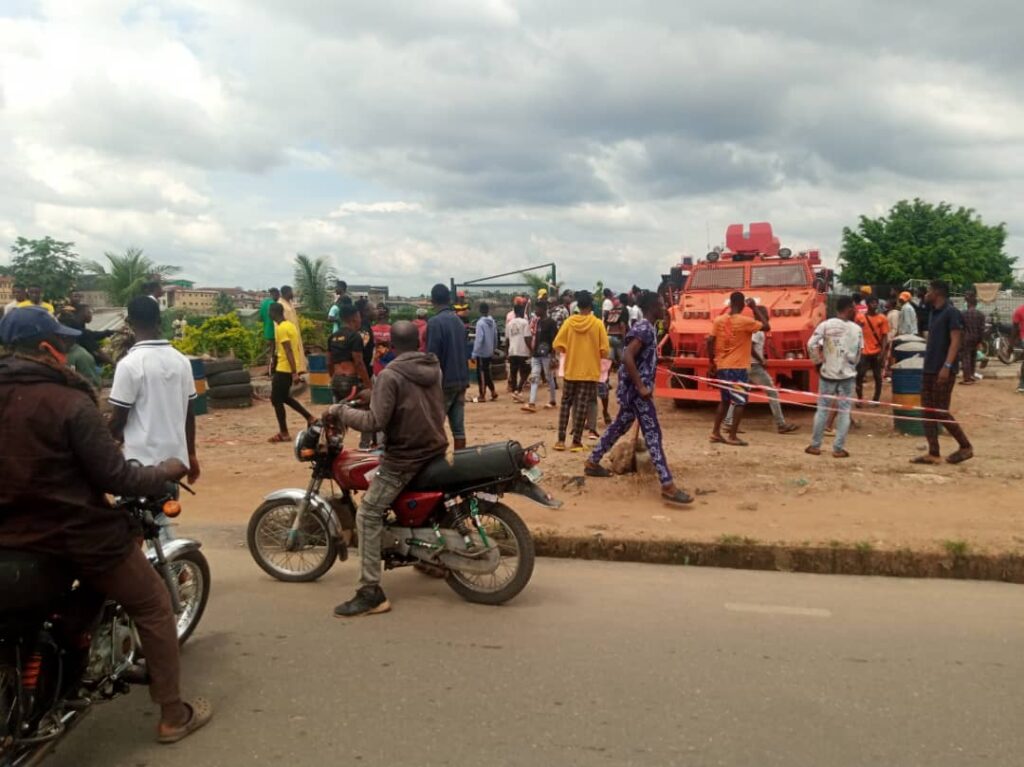 Protesters at Olaiya junction while rescuing arrested colleagues